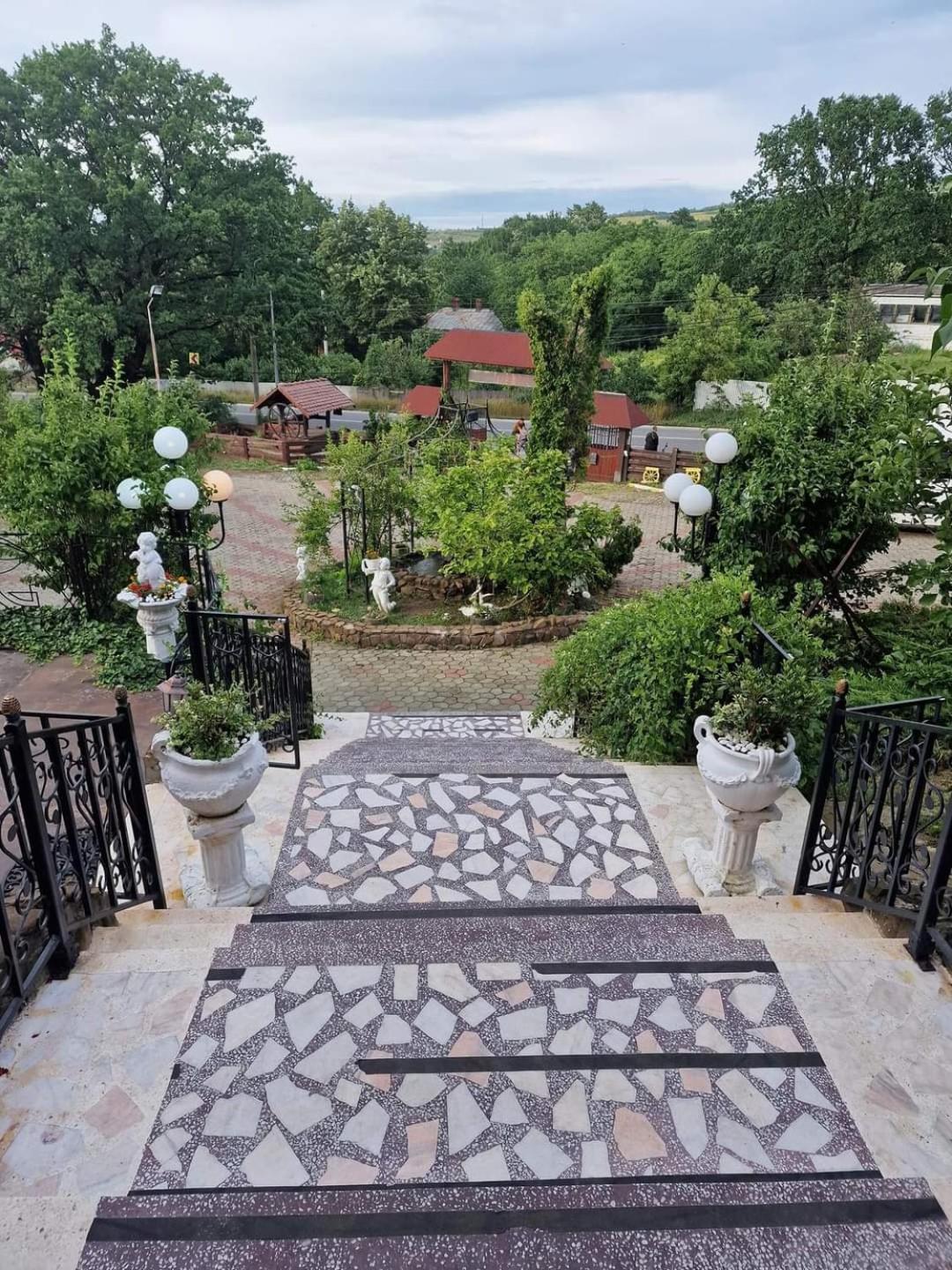 Casa Boiereasca Hotell Iasi Exteriör bild